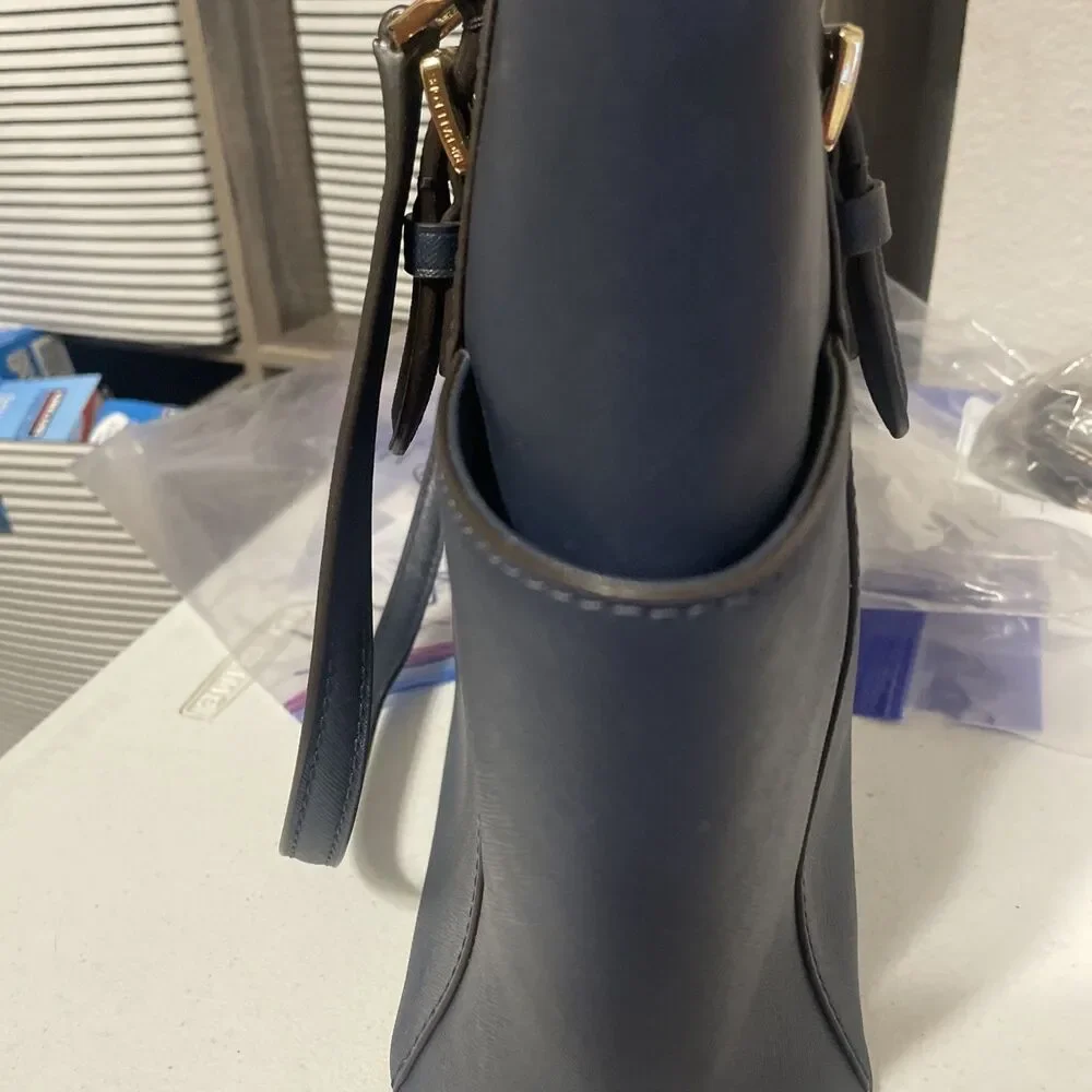 Michael Kors Navy Zip Top Large Tote Bag Gold Hardware Logo Charm Pockets